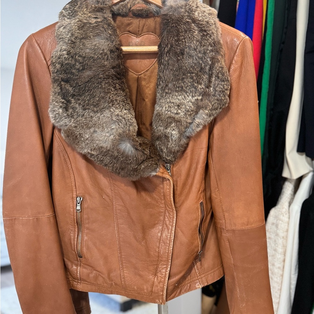 Leather jacket with rabbit collar